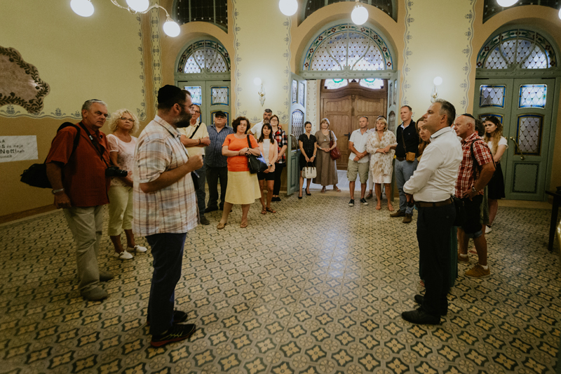 senior férfi találkozó ismeri az érzéseket a gyerekek